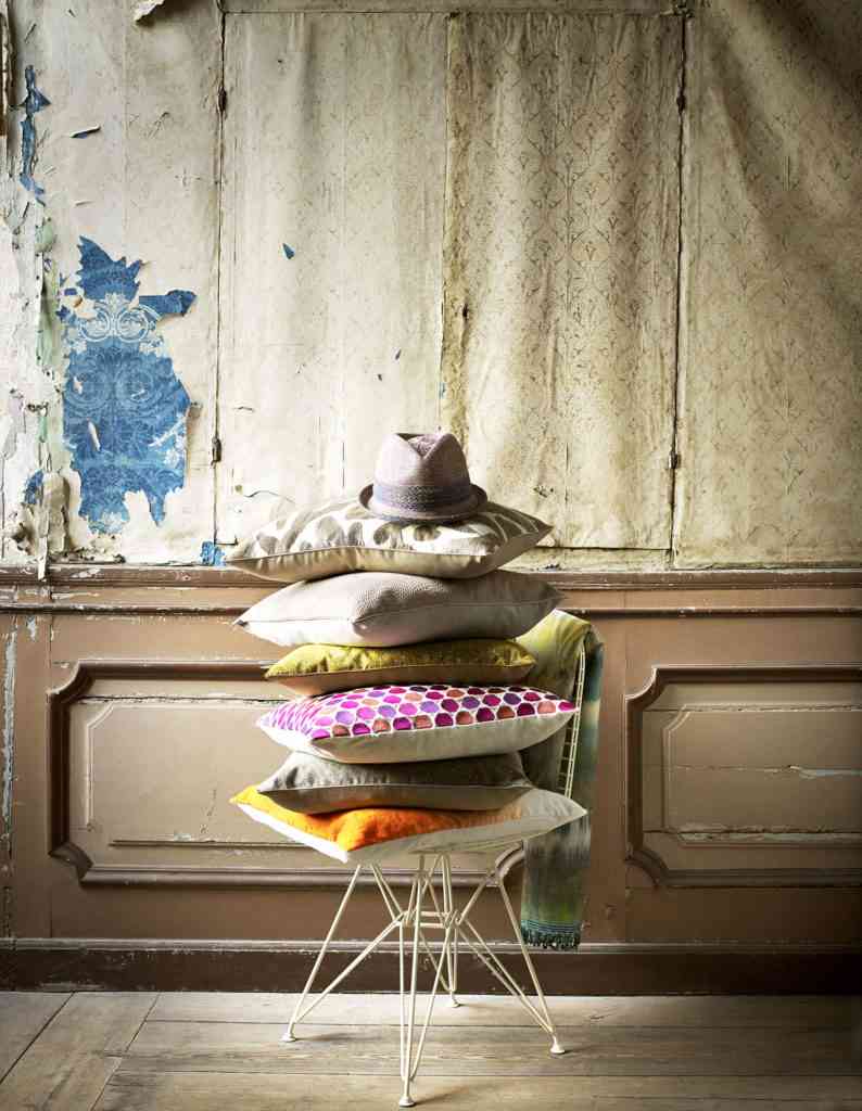 цветные подушки, интерьер в стиле бохо, стилист интерьера Pamela Pomplitz 
