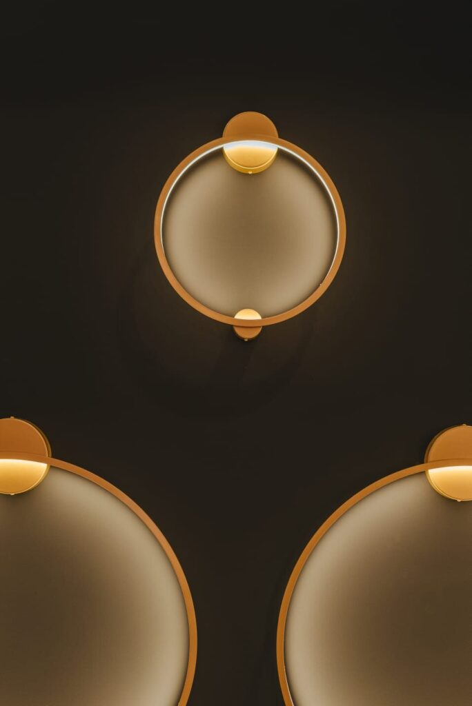 настенные круглые светильники на выставке Interlight Russia