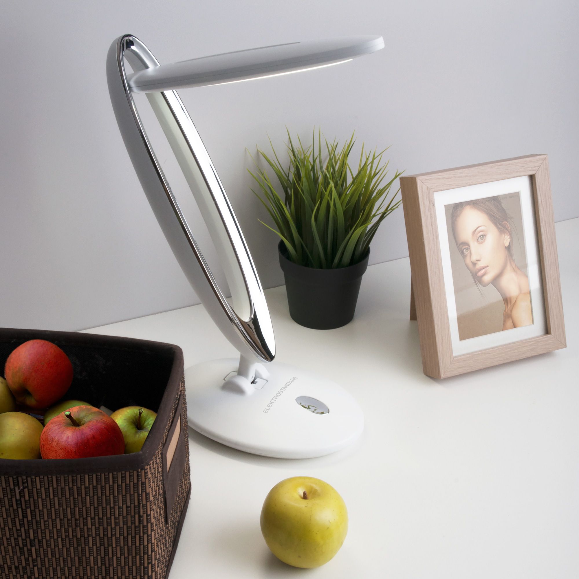 Настольный светодиодный светильник белый VAMVIDNEE VV1001968 3 Настольный светодиодный светильник белый VAMVIDNEE VV1001968 — изображение 3