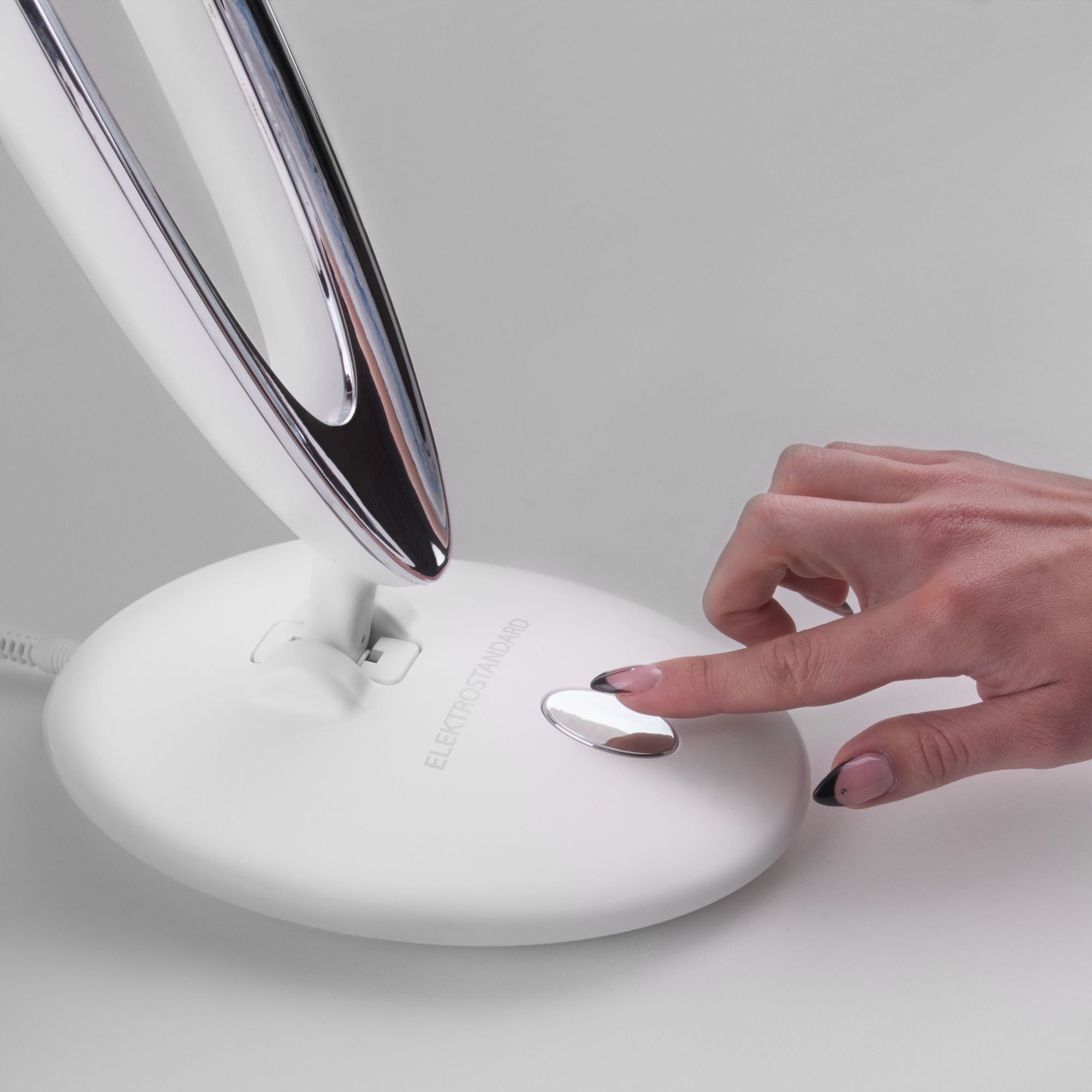 Настольный светодиодный светильник белый VAMVIDNEE VV1001968 5 Настольный светодиодный светильник белый VAMVIDNEE VV1001968 — изображение 5