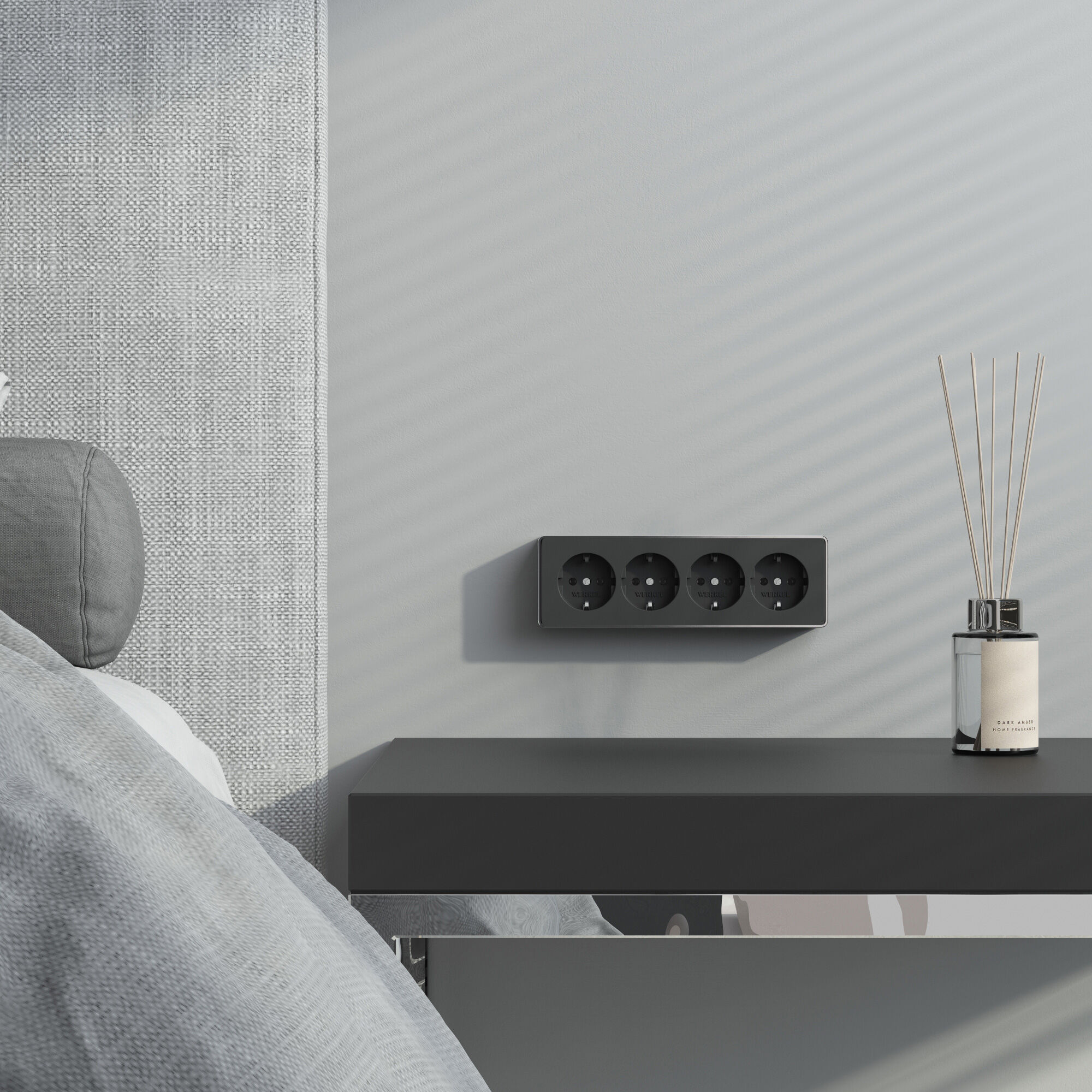 Розетка четверная с заземлением и шторками черный/хром VAMVIDNEE VV981236 6 Розетка четверная с заземлением и шторками черный/хром VAMVIDNEE VV981236 — изображение 6