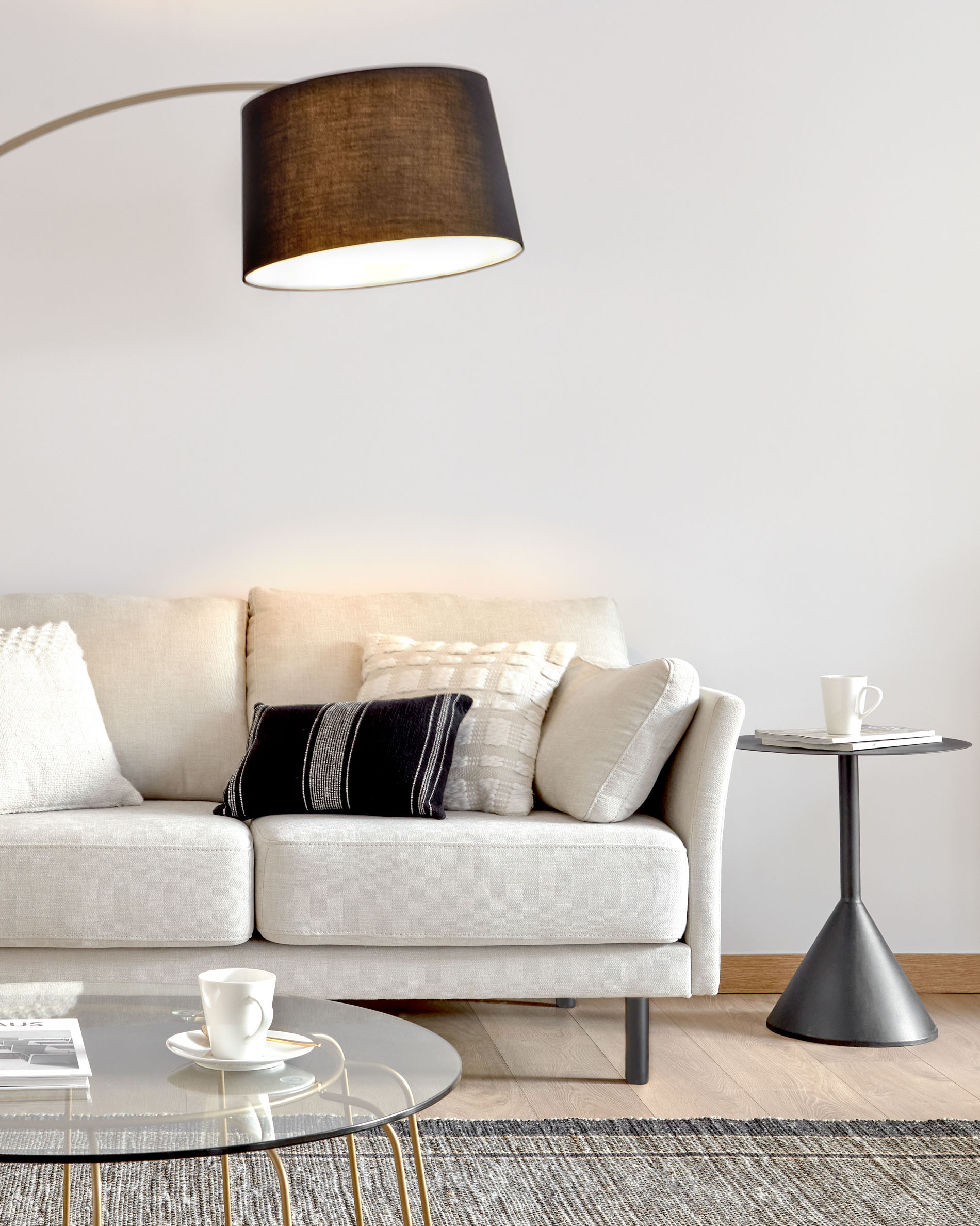 Торшер из металла золотого цвета и черного мрамора VAMVIDNEE VV1028163 4 Торшер из металла золотого цвета и черного мрамора VAMVIDNEE VV1028163 — изображение 4