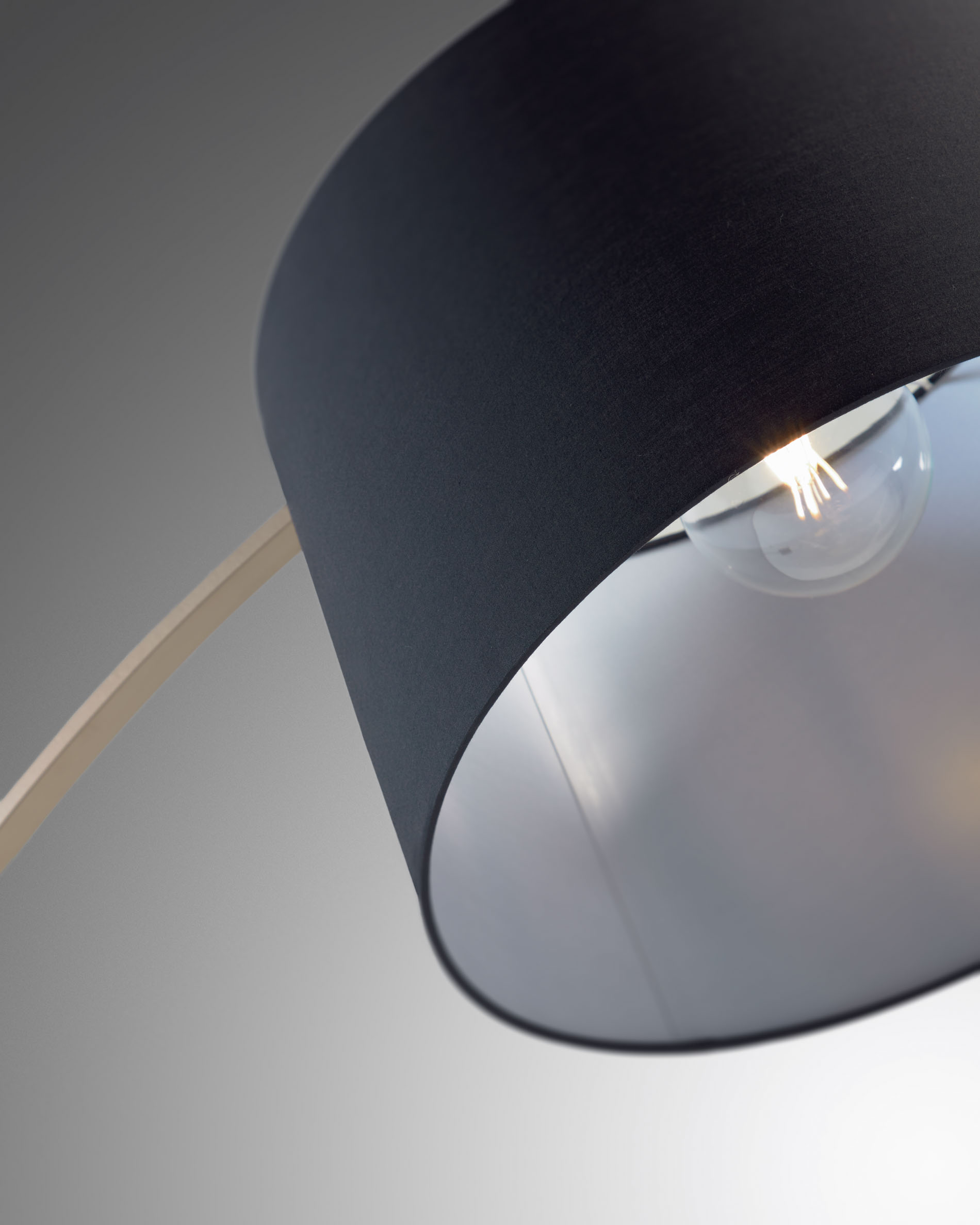 Торшер из металла золотого цвета и черного мрамора VAMVIDNEE VV1028163 6 Торшер из металла золотого цвета и черного мрамора VAMVIDNEE VV1028163 — изображение 6