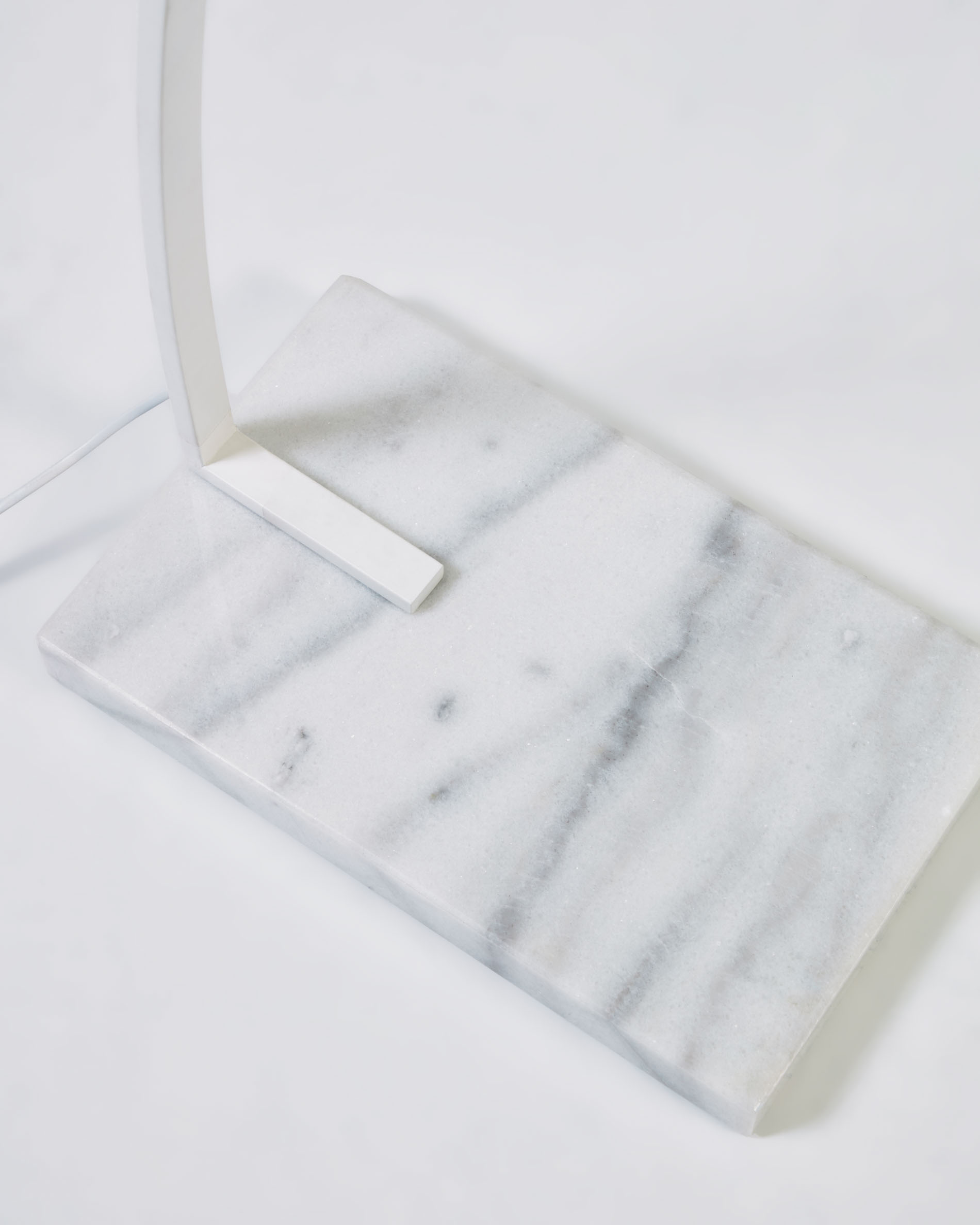 Торшер с отделкой из ясеня белым металлом и мрамором VAMVIDNEE VV1028307 7 Торшер с отделкой из ясеня белым металлом и мрамором VAMVIDNEE VV1028307 — изображение 7