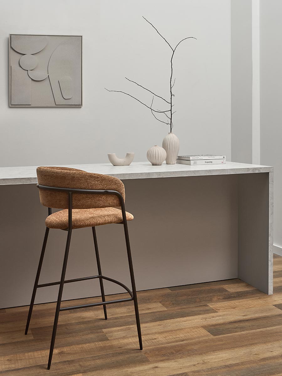 Стул барный мягкий шенилл светло-коричневый VAMVIDNEE VV1042949 3 Стул барный мягкий шенилл светло-коричневый VAMVIDNEE VV1042949 — изображение 3