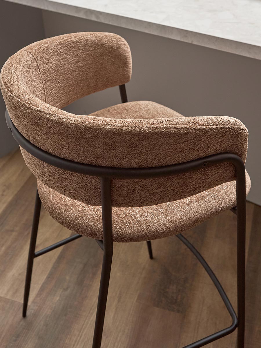 Стул барный мягкий шенилл светло-коричневый VAMVIDNEE VV1042949 5 Стул барный мягкий шенилл светло-коричневый VAMVIDNEE VV1042949 — изображение 5