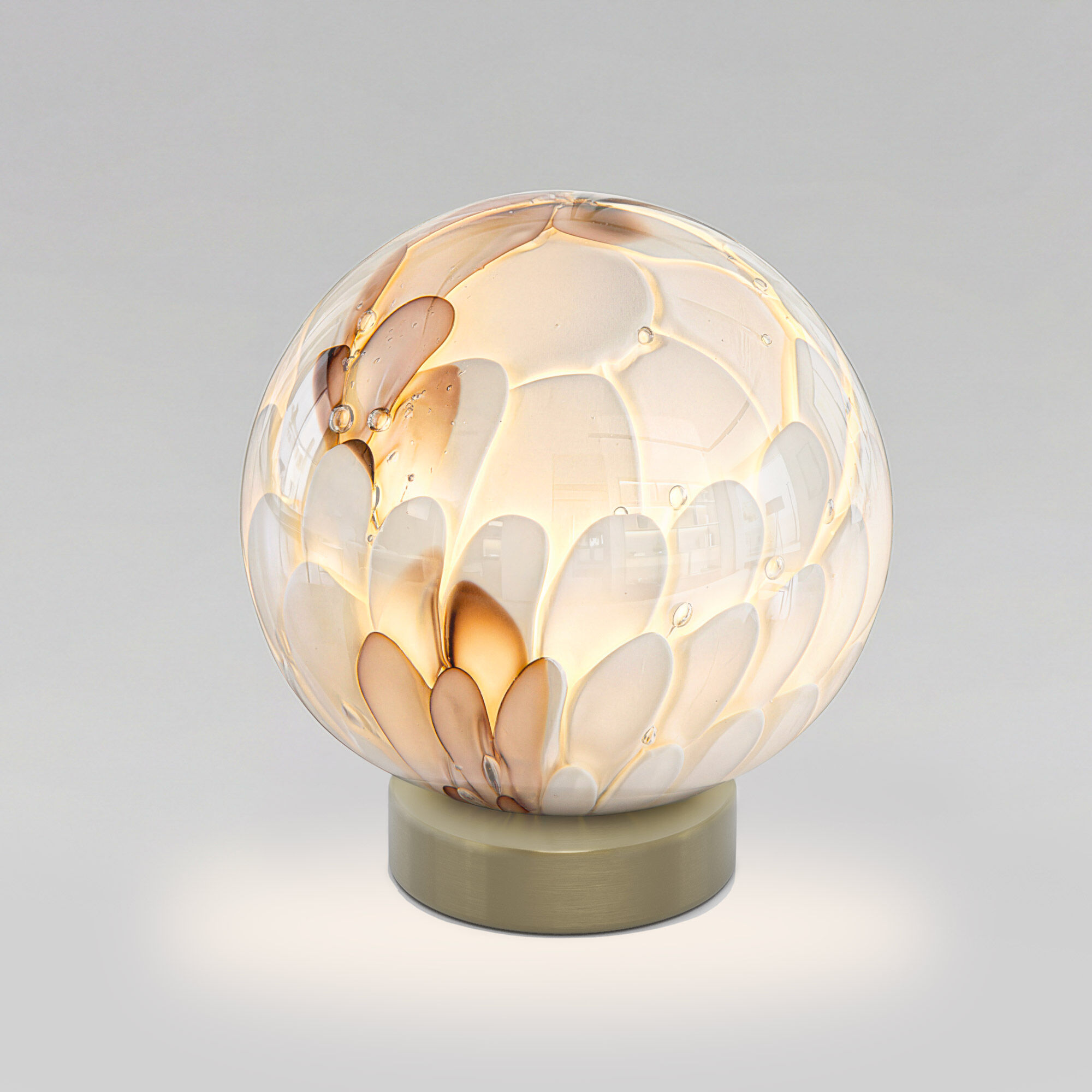 Настольная лампа со стеклянным плафоном ручной работы VAMVIDNEE VV1043689